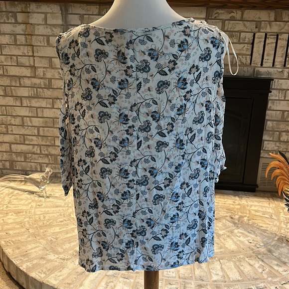 Floral cold shoulder top - Picture 2 of 5